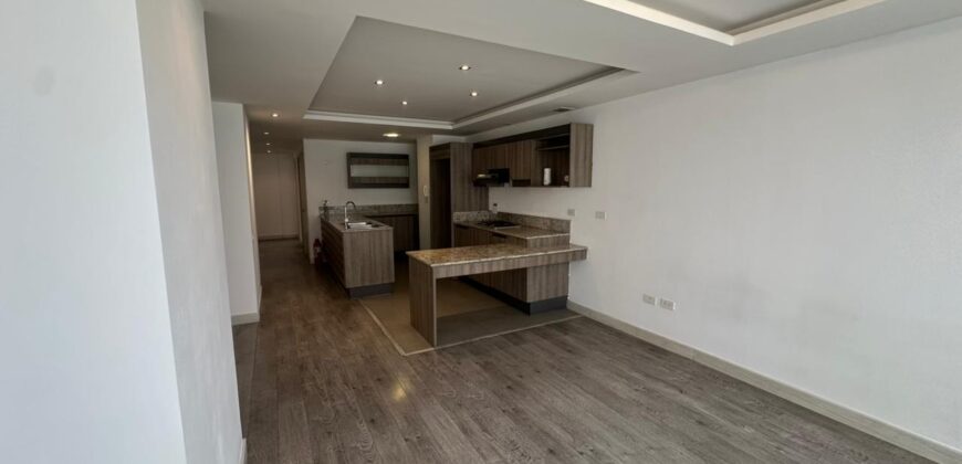 Vendo Suite, un Dormitorio, Parqueadero. Sector El Batan