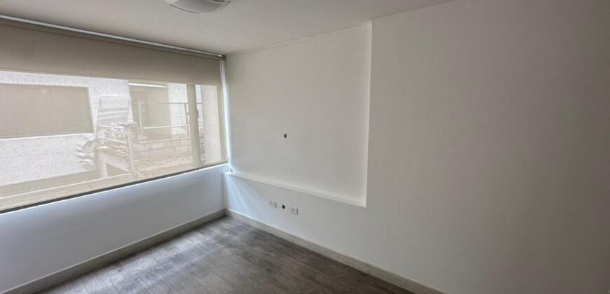 Vendo Suite, un Dormitorio, Parqueadero. Sector El Batan