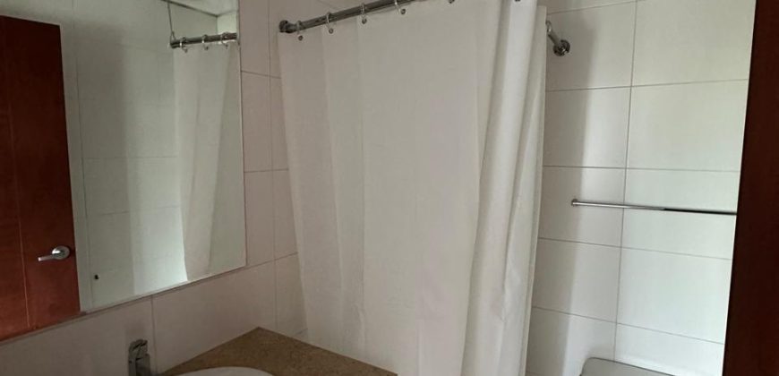 Vendo Departamento, Tres Dormitorios, 4 Baños, Parqueaderos, Bodegas. Sector Bossano