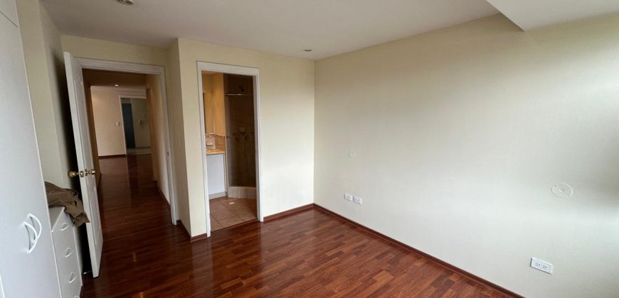 Rento Departamento, Tres Dormitorios, Estudio. Sector Gaspar de Villarroel