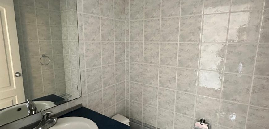 Vendo Departamento, Tres Dormitorios, Estudio/Family room, Parqueaderos. Sector El Batán