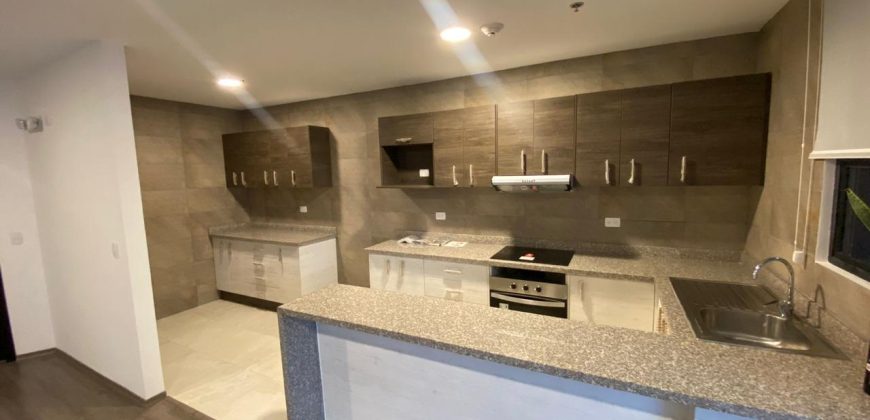 Vendo Departamento, Dos Dormitorios, Parqueadero. Sector La Carolina