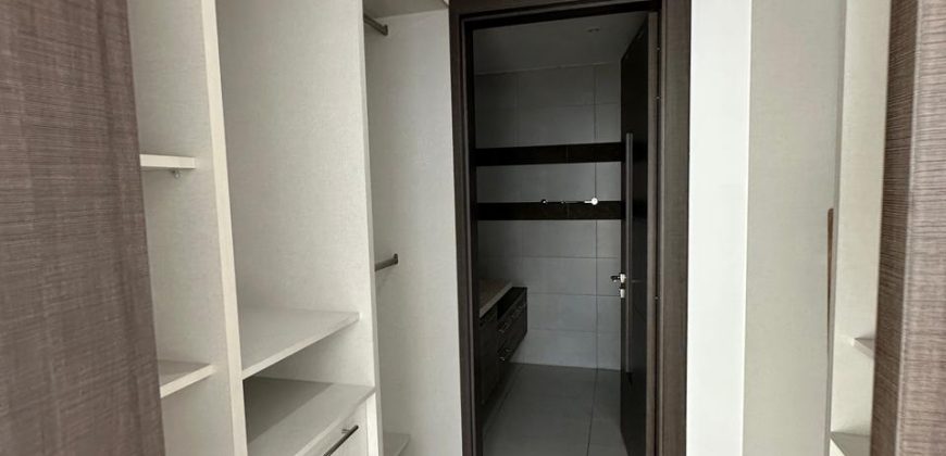 Rento Departamento, Dos Dormitorios, Tres Baños, Sin Amoblar. SectorEl Batán