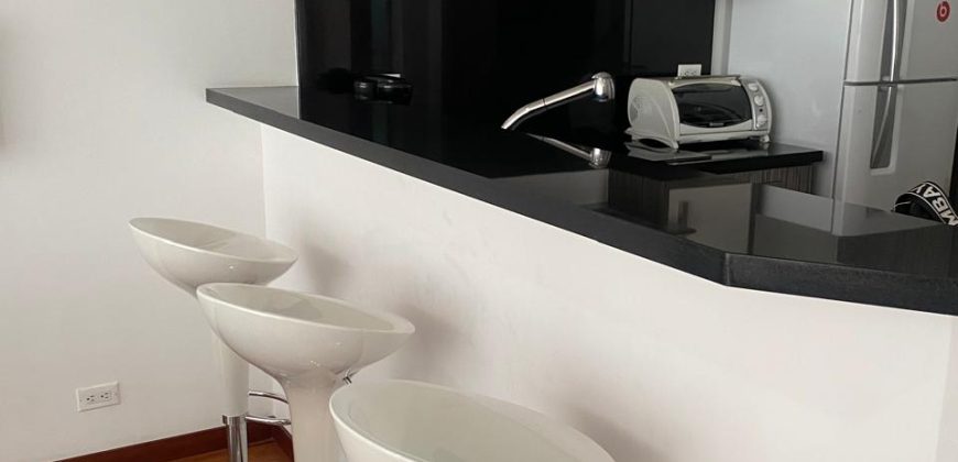 Rento Departamento, Dos Dormitorios, Amoblado, Balcón. Sector González Suárez