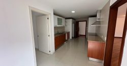 Vendo Departamento, Tres Dormitorios, 4 Baños, Parqueaderos, Bodegas. Sector Bossano