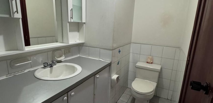 Rento Departamento, Tres Dormitorios, Sin Amoblar. Sector Alpallana