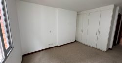 Vendo Departamento, Tres Dormitorios, 4 Baños, Parqueaderos, Bodegas. Sector Bossano