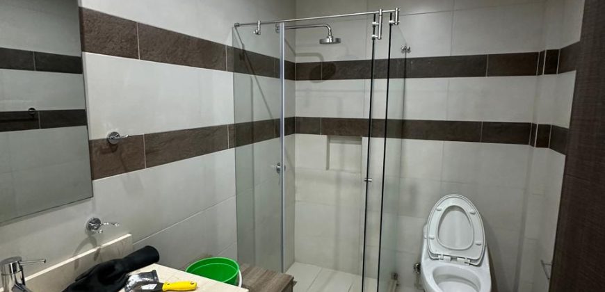 Rento Departamento, Dos Dormitorios, Tres Baños, Sin Amoblar. SectorEl Batán