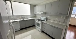 Vendo Departamento, Tres Dormitorios, Estudio/Family room, Parqueaderos. Sector El Batán