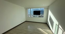Rento Departamento, Dos Dormitorios, Tres Baños, Sin Amoblar. SectorEl Batán