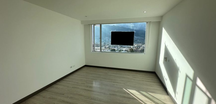 Rento Departamento, Dos Dormitorios, Tres Baños, Sin Amoblar. SectorEl Batán