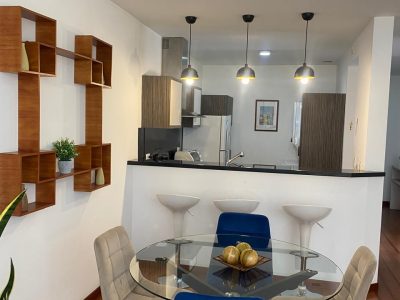 Rento Departamento, Dos Dormitorios, Amoblado, Balcón. Sector González Suárez