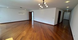 Vendo Departamento, Tres Dormitorios, 4 Baños, Parqueaderos, Bodegas. Sector Bossano