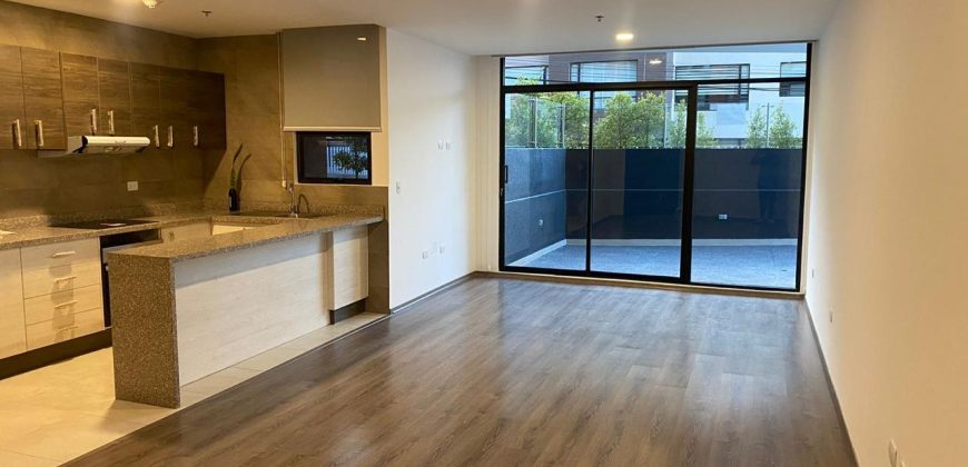 Vendo Departamento, Dos Dormitorios, Parqueaderos, Bodega. Sector La Carolina