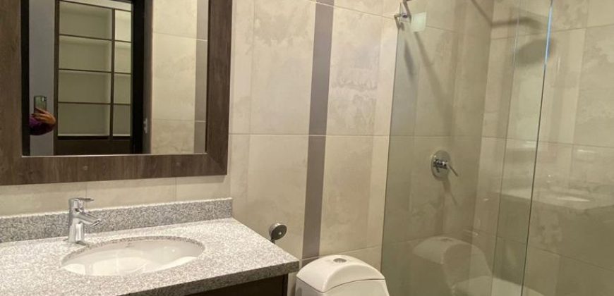 Vendo Departamento, Dos Dormitorios, Parqueaderos, Bodega. Sector La Carolina