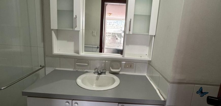 Rento Departamento, Tres Dormitorios, Sin Amoblar. Sector Alpallana