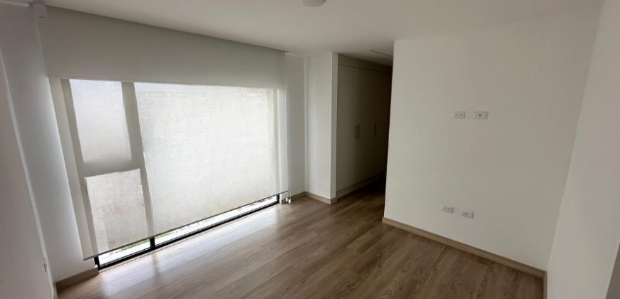 Vendo Departamento, Dos Dormitorios, Balcón, A Estrenar. Sector Quicentro