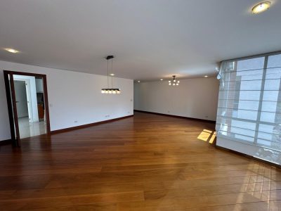 Vendo Departamento, Tres Dormitorios, 4 Baños, Parqueaderos, Bodegas. Sector Bossano