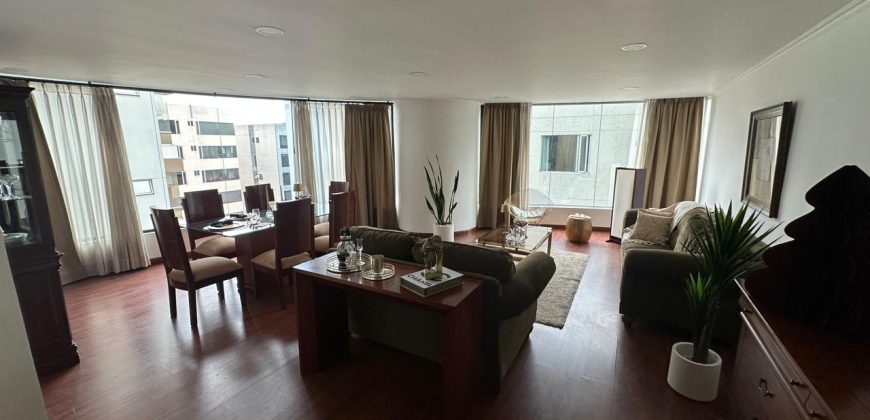 Vendo Departamento, Dos Dormitorios, Amoblado, Parqueaderos. Sector La Carolina