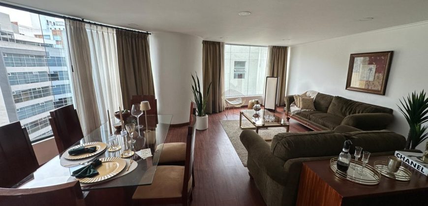 Vendo Departamento, Dos Dormitorios, Amoblado, Parqueaderos. Sector La Carolina