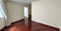 Vendo Departamento, Tres Dormitorios, Estudio/Family room, Parqueaderos. Sector El Batán