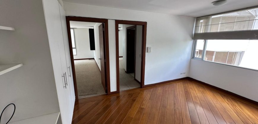 Vendo Departamento, Tres Dormitorios, 4 Baños, Parqueaderos, Bodegas. Sector Bossano