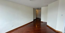 Vendo Departamento, Tres Dormitorios, Estudio/Family room, Parqueaderos. Sector El Batán