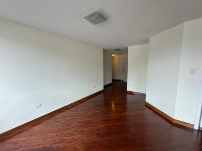 Vendo Departamento, Tres Dormitorios, Estudio/Family room, Parqueaderos. Sector El Batán