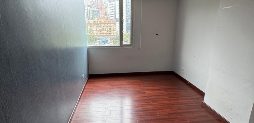 Rento Departamento, Tres Dormitorios, Sin Amoblar. Sector Alpallana