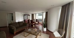 Vendo Departamento, Dos Dormitorios, Amoblado, Parqueaderos. Sector La Carolina