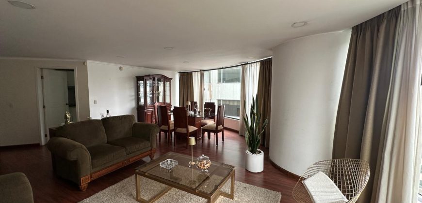 Vendo Departamento, Dos Dormitorios, Amoblado, Parqueaderos. Sector La Carolina