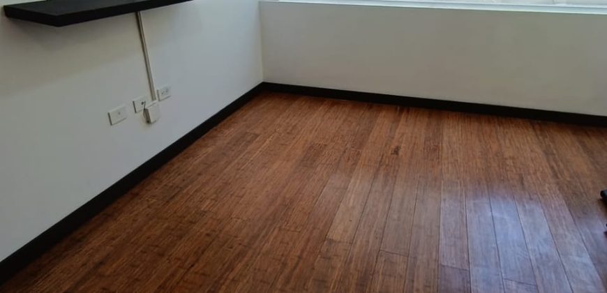 Rento Suite, Un Dormitorio, Amoblado, Parqueadero. Sector La Carolina