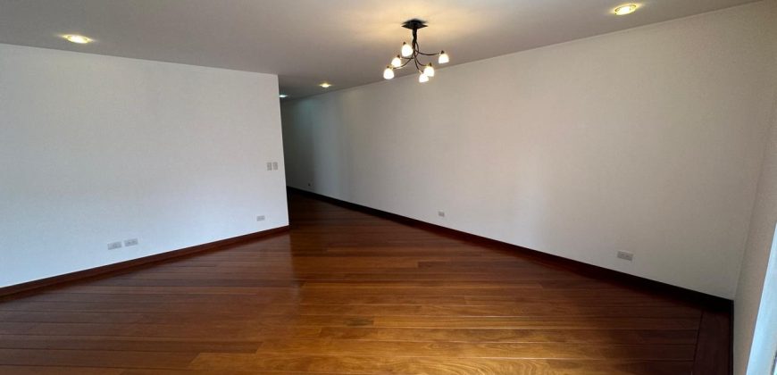 Vendo Departamento, Tres Dormitorios, 4 Baños, Parqueaderos, Bodegas. Sector Bossano