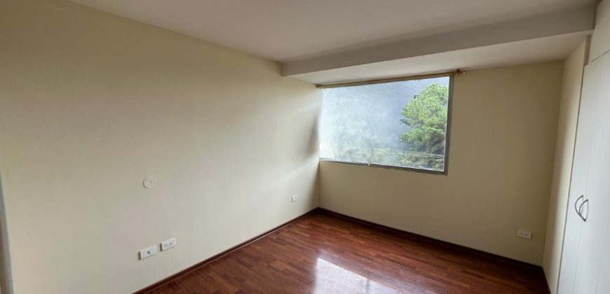 Rento Departamento, Tres Dormitorios, Estudio. Sector Gaspar de Villarroel