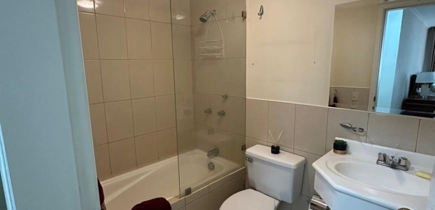 Vendo Departamento, Dos Dormitorios, Amoblado, Parqueaderos. Sector La Carolina