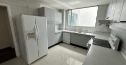 Vendo Departamento, Tres Dormitorios, Estudio/Family room, Parqueaderos. Sector El Batán