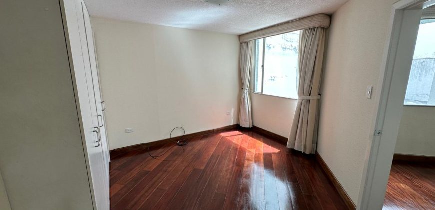 Vendo Departamento, Tres Dormitorios, Estudio/Family room, Parqueaderos. Sector El Batán