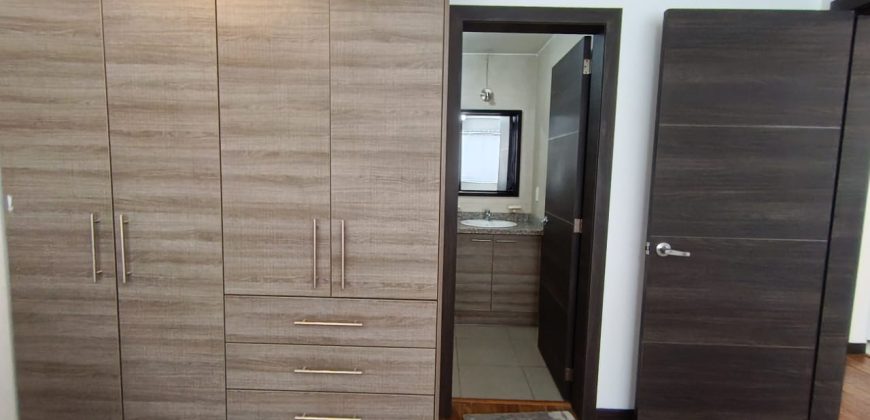 Rento Suite, Un Dormitorio, Amoblado, Parqueadero. Sector La Carolina