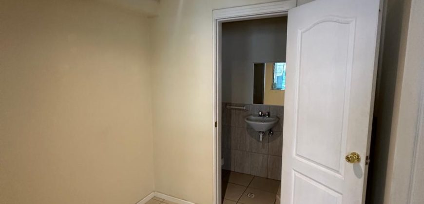 Rento Departamento, Tres Dormitorios, Estudio. Sector Gaspar de Villarroel