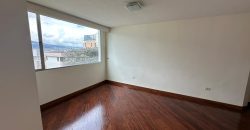 Vendo Departamento, Tres Dormitorios, Estudio/Family room, Parqueaderos. Sector El Batán