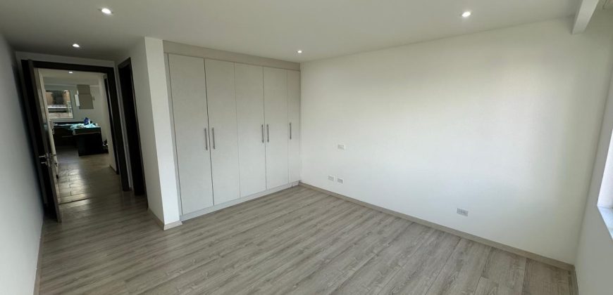 Rento Departamento, Dos Dormitorios, Tres Baños, Sin Amoblar. SectorEl Batán