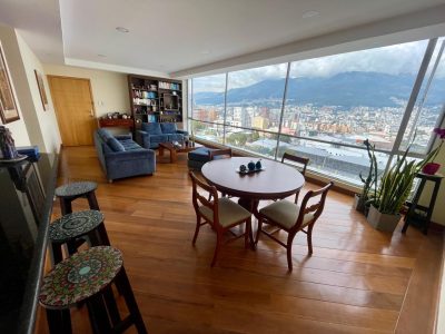 Vendo Departamento, Tres Dormitorios, Estudio, Parqueaderos, Bodega. Sector El Batán