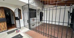 Vendo Casa, Tres Dormitorios, Dos Plantas, Ático, Jardín. Sector Guanguiltagua