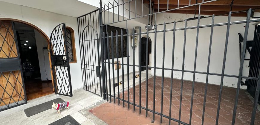 Vendo Casa, Tres Dormitorios, Dos Plantas, Ático, Jardín. Sector Guanguiltagua