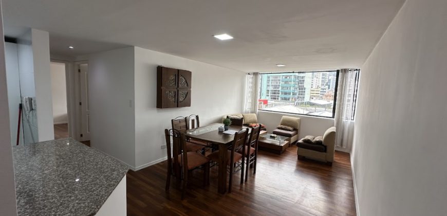 Rento Departamento, Dos Dormitorios, Amoblado, Parqueadero. Sector la Carolina