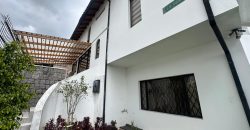 Vendo Casa, Tres Dormitorios, Dos Plantas, Ático, Jardín. Sector Guanguiltagua