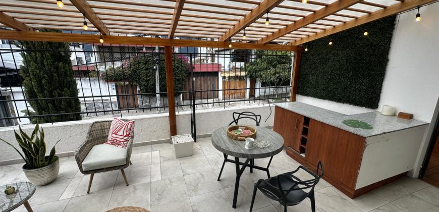 Vendo Casa, Tres Dormitorios, Dos Plantas, Ático, Jardín. Sector Guanguiltagua