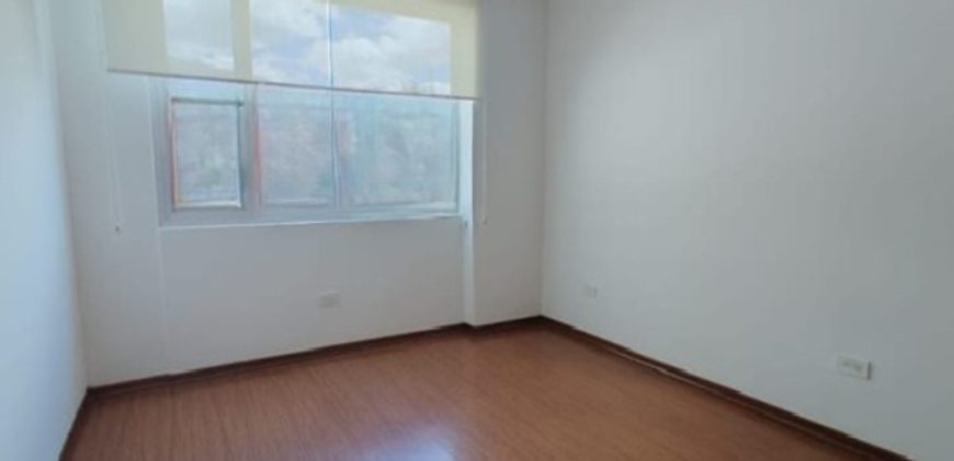 Rento Departamento, Tres Dormitorios, Terraza con Pérgola. Sector Granados