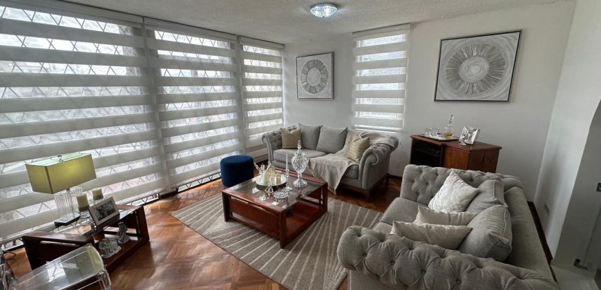 Vendo Casa, Tres Dormitorios, Dos Plantas, Ático, Jardín. Sector Guanguiltagua