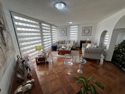 Vendo Casa, Tres Dormitorios, Dos Plantas, Ático, Jardín. Sector Guanguiltagua